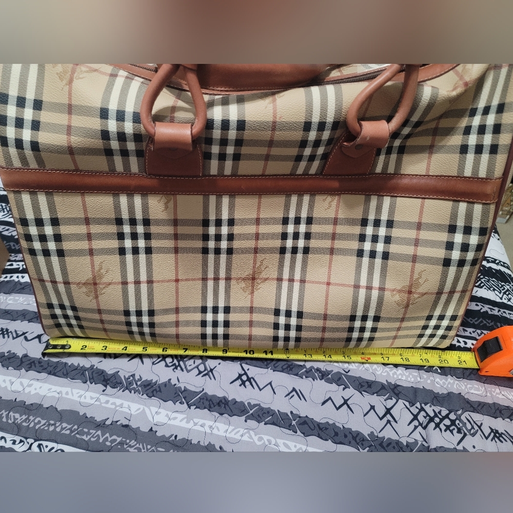 Burberry Cream and Brown Travel Bag with Iconic Design - Picture 2 of 16